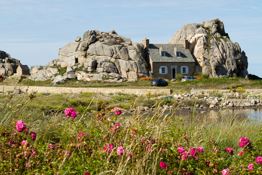Maison dans les rochers de Plougrescant