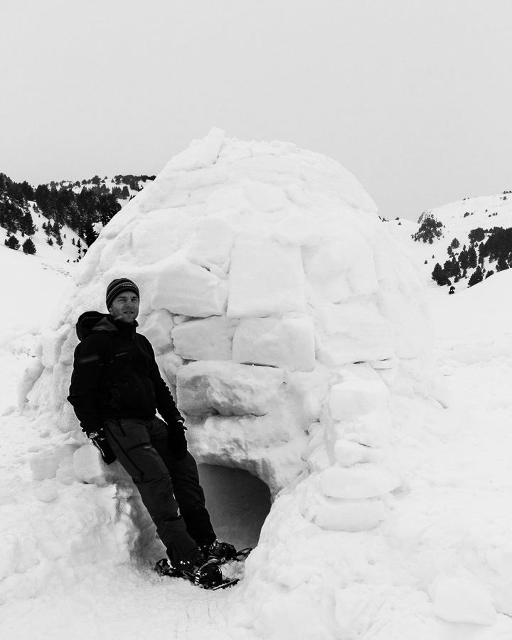 Igloo dans le brouillard